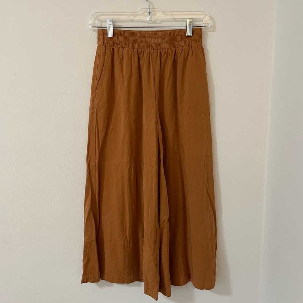 Camel cropped trousers